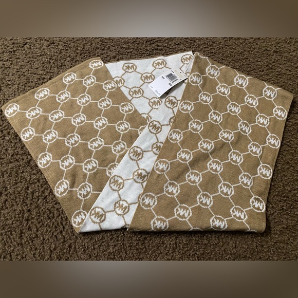 NWT Michael Kors scarf & hat in size 0/S - Picture 5 of 10